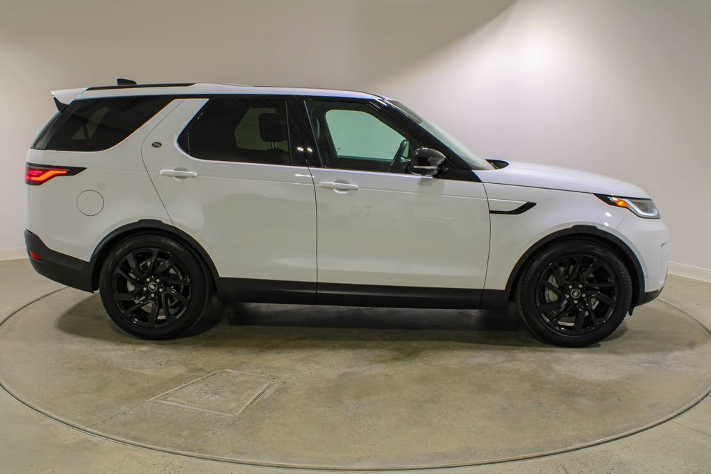 Used 2025 Land Rover Discovery S image 6