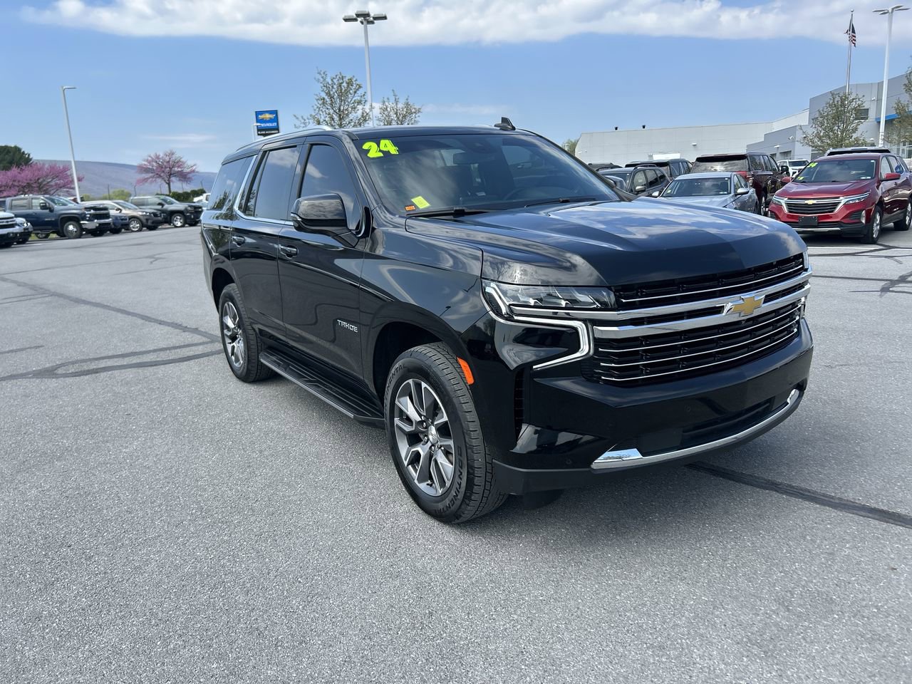 Used 2024 Chevrolet Tahoe LT w/ Luxury Package AWD/4WD image 1