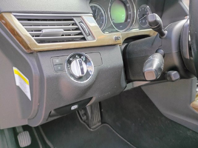 Used 2010 Mercedes-Benz E 350 Sedan image 29