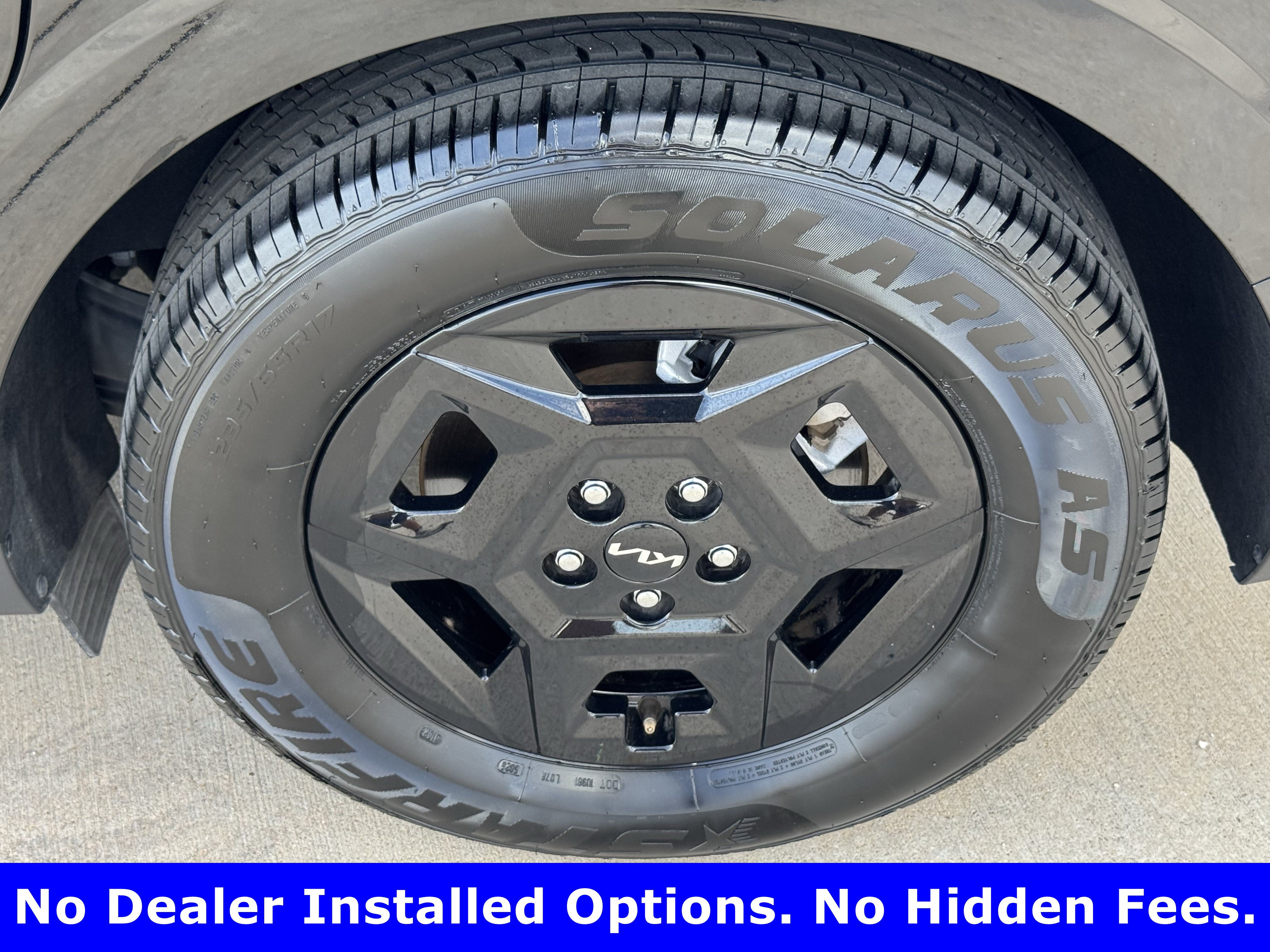Used 2025 Kia Carnival FWD image 9