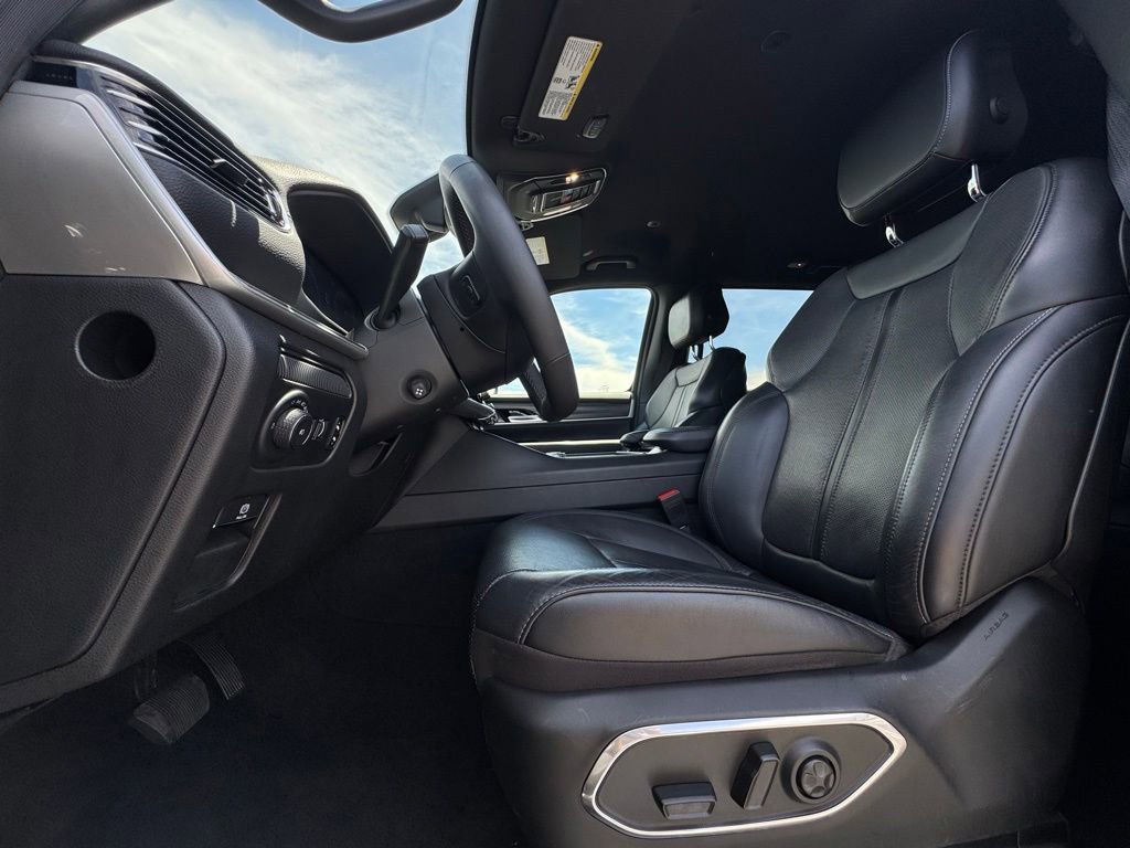 Used 2024 Jeep Wagoneer Series II w/ Flexible Seating Group RWD image 19