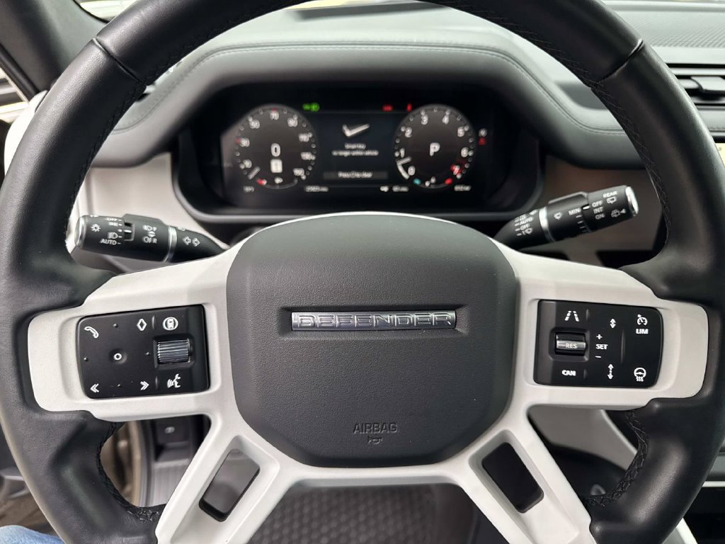 Used 2025 Land Rover Defender 110 X-Dynamic SE AWD/4WD image 28