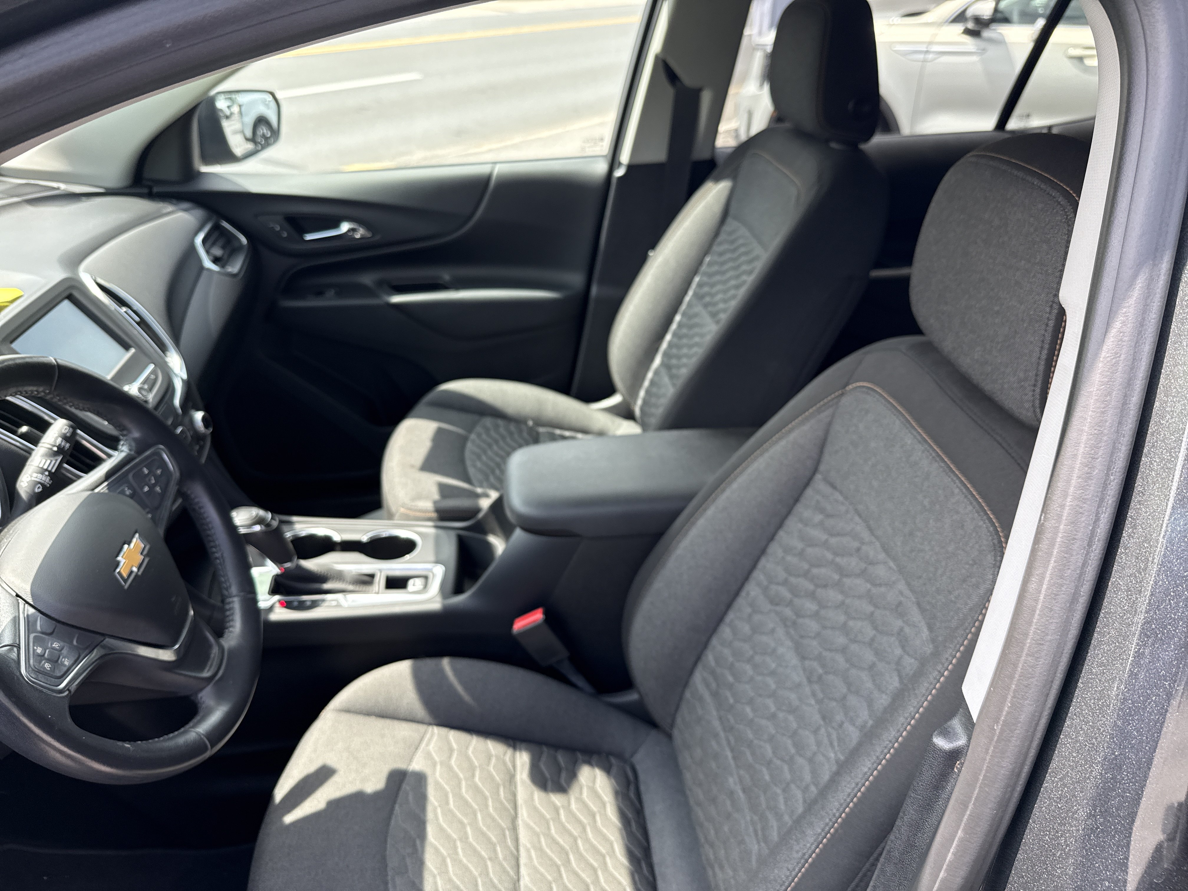 Used 2018 Chevrolet Equinox LT AWD/4WD image 12
