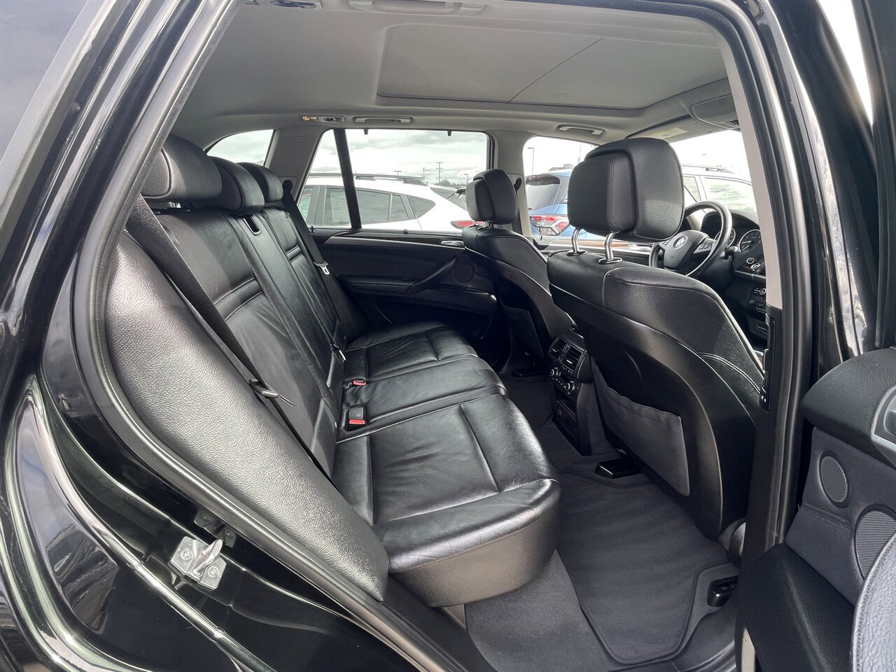 Used 2012 BMW X5 xDrive50i image 9
