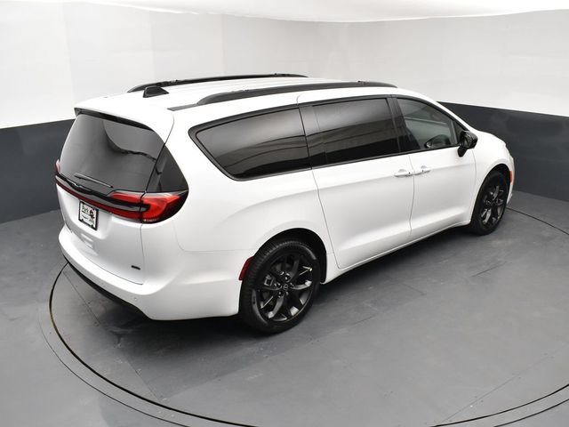 New 2026 Chrysler Pacifica Select w/ S Appearance Package AWD/4WD image 18