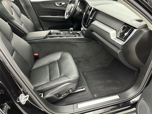 Used 2025 Volvo XC60 B5 Core image 25