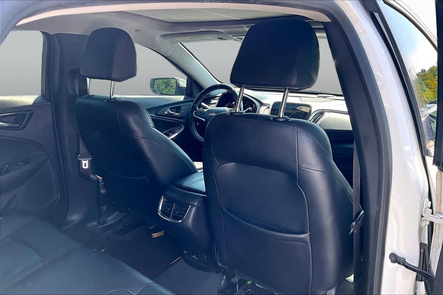 Used 2018 Chevrolet Malibu LT w/ Leather Package FWD image 20