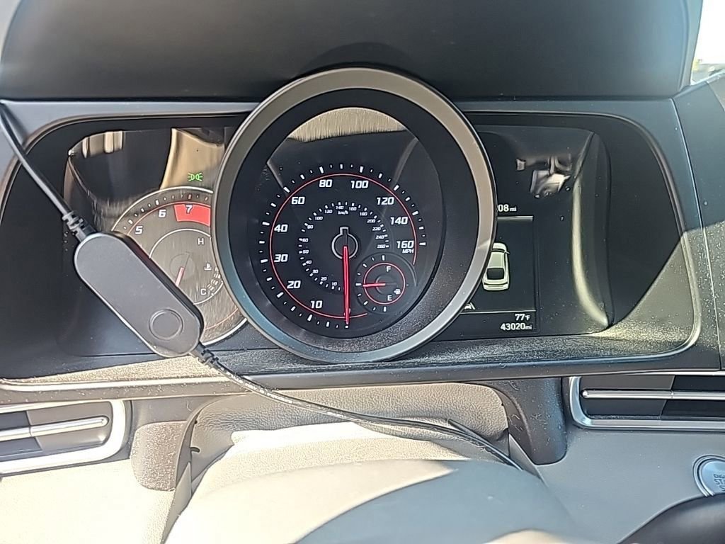 Used 2023 Hyundai Elantra SEL image 1