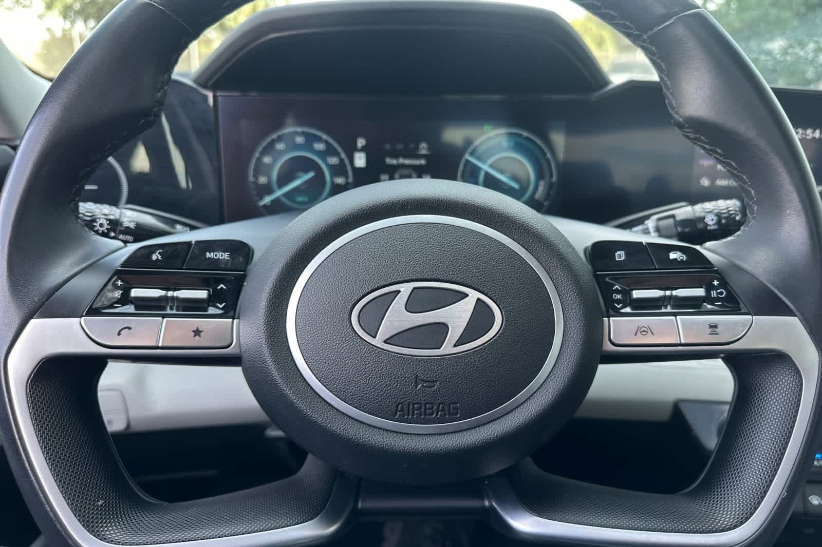 Used 2024 Hyundai Elantra Limited image 22