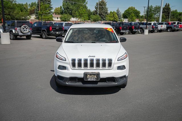 Used 2018 Jeep Cherokee Sport FWD image 2