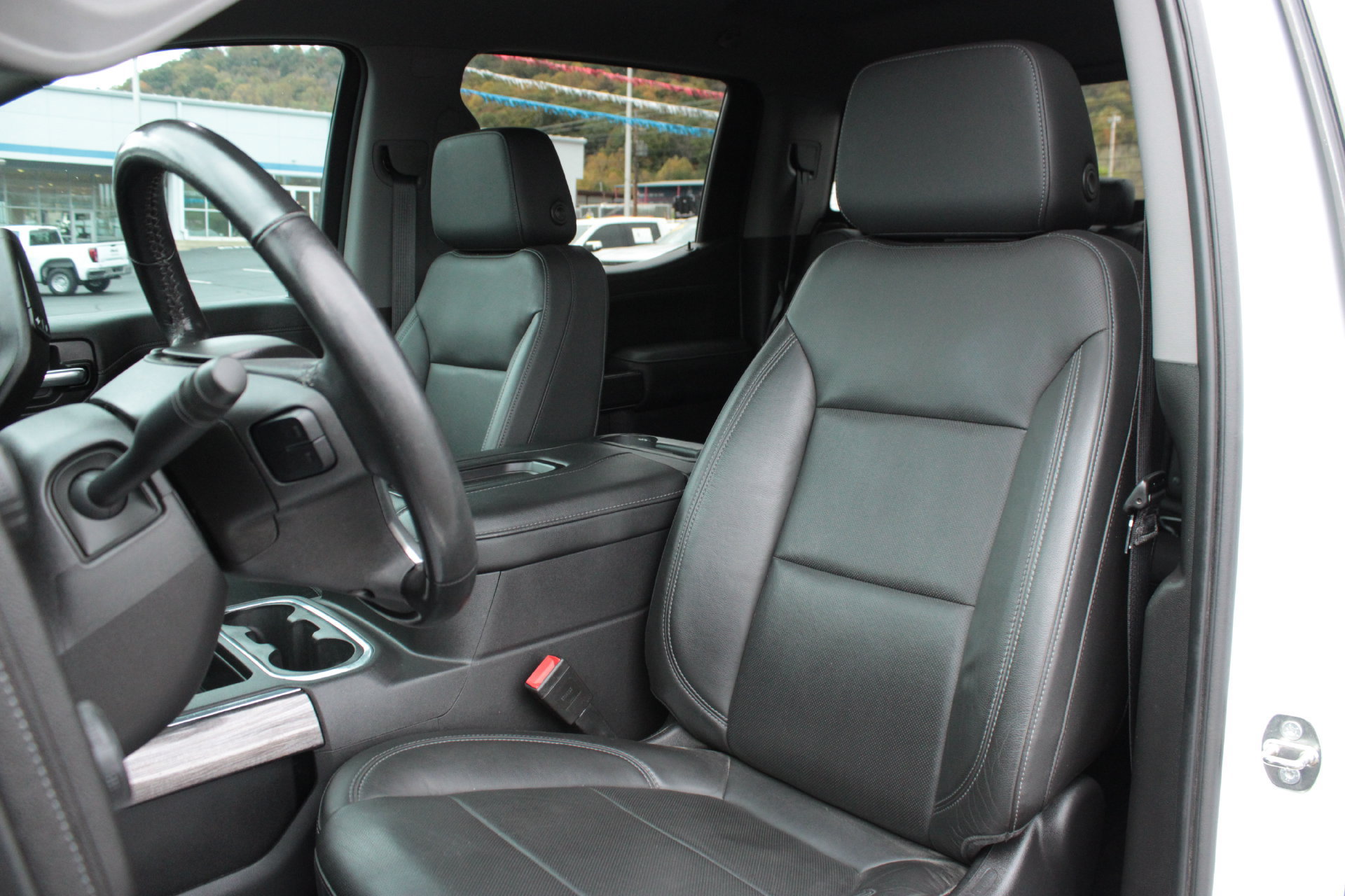Used 2020 Chevrolet Silverado 1500 LTZ AWD/4WD image 17