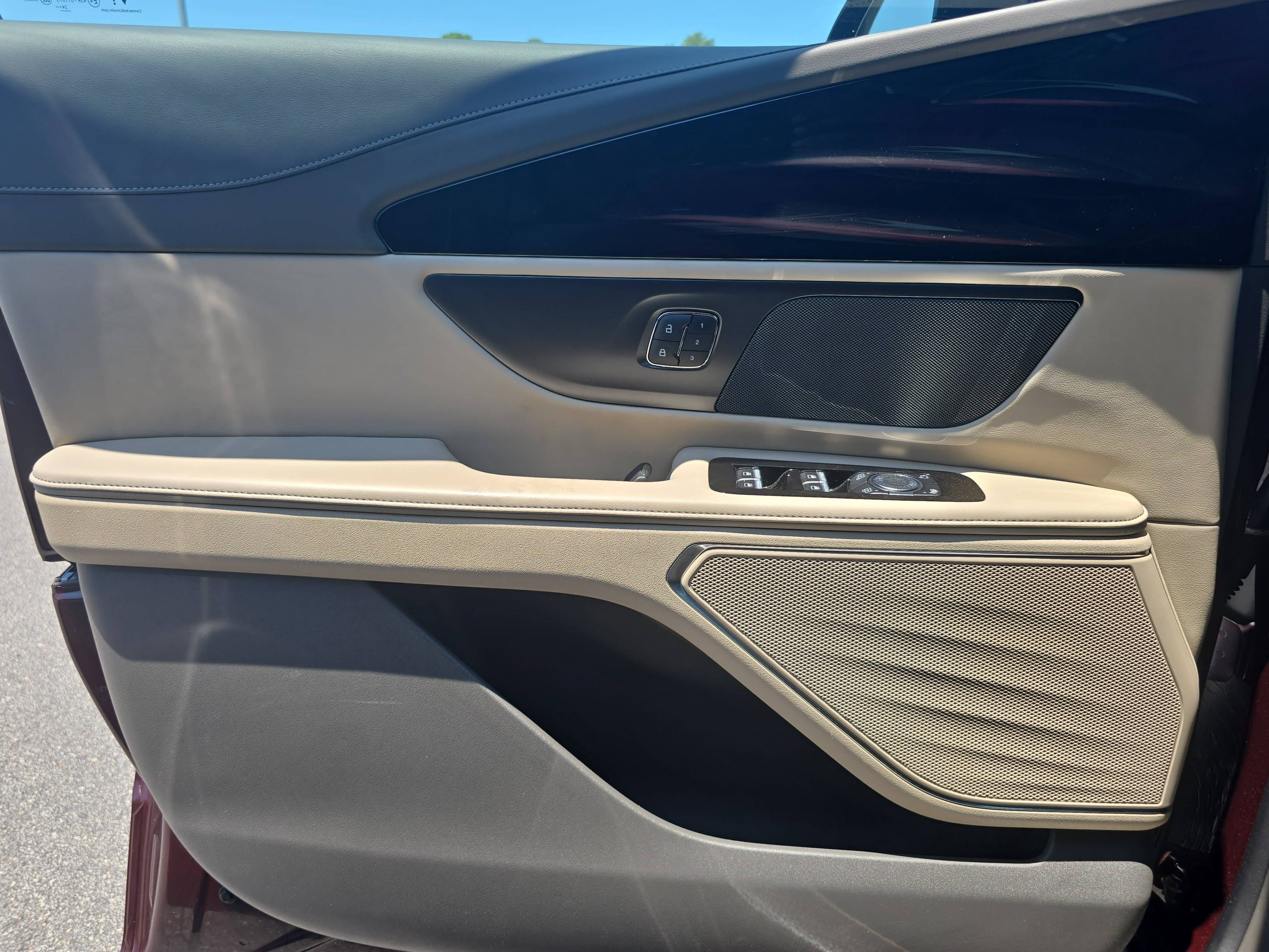 Certified 2025 Lincoln Nautilus Premier AWD/4WD image 26