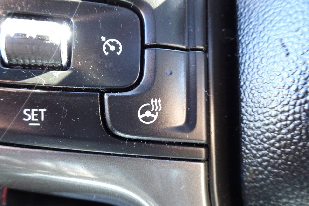 Used 2021 Chevrolet Suburban LT image 32