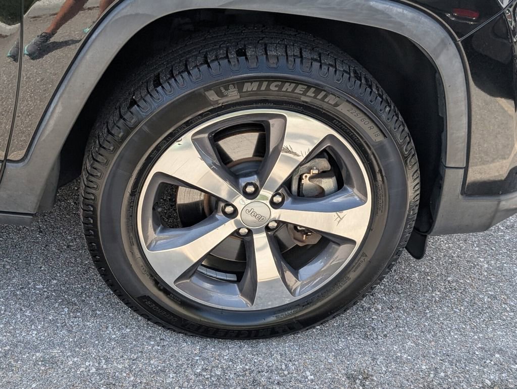 Used 2019 Jeep Cherokee Limited image 20