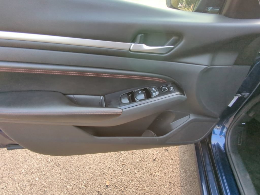 Used 2023 Nissan Altima 2.5 SR FWD image 8