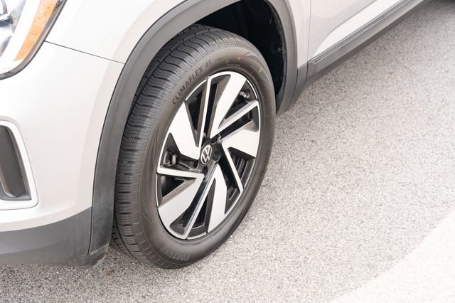 Certified 2025 Volkswagen Atlas SE FWD image 12