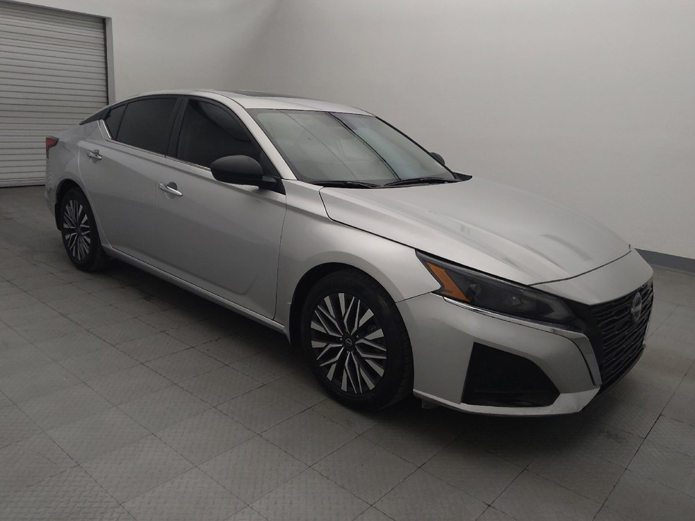 Used 2024 Nissan Altima 2.5 SV w/ SV Premium Package image 11