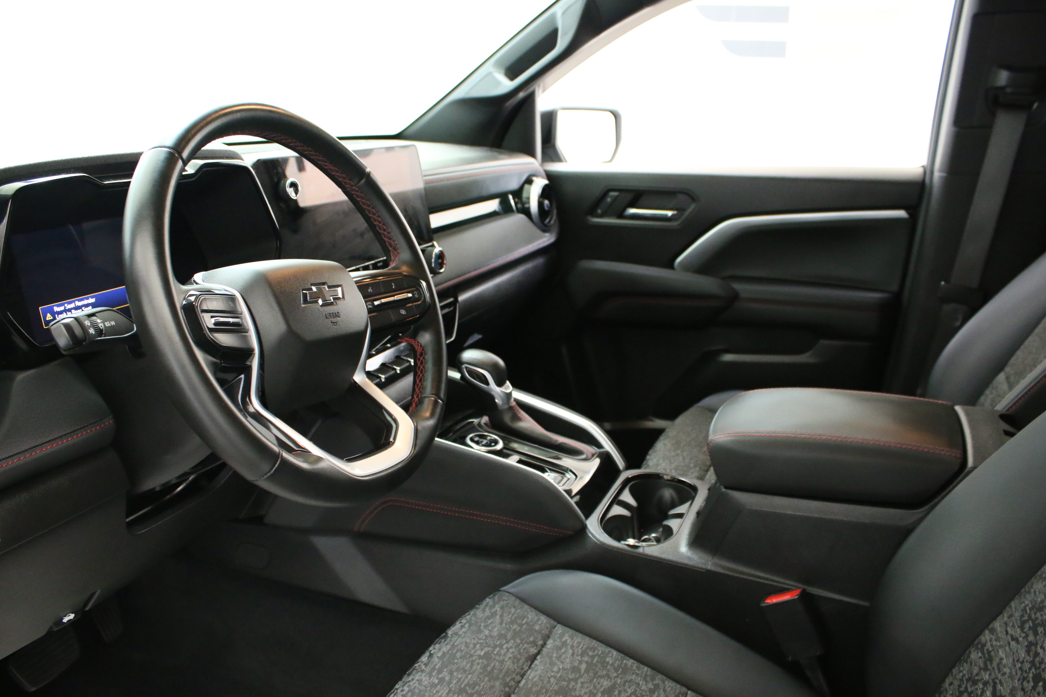 Used 2023 Chevrolet Colorado Z71 AWD/4WD image 23