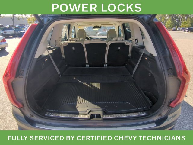 Used 2021 Volvo XC90 T5 Momentum w/ Protection Package Premier FWD image 17