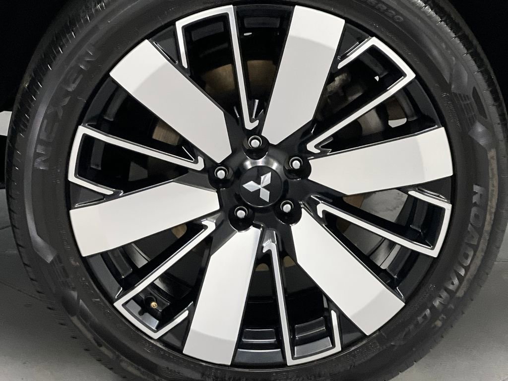 Used 2025 Mitsubishi Outlander SE image 70