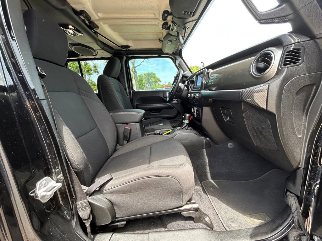 Used 2019 Jeep Wrangler Unlimited Sahara AWD/4WD image 20