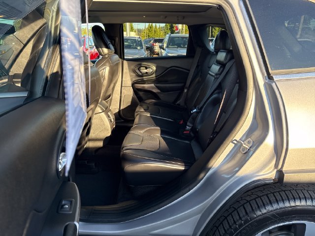 Used 2019 Jeep Cherokee Limited w/ Technology Group AWD/4WD image 13