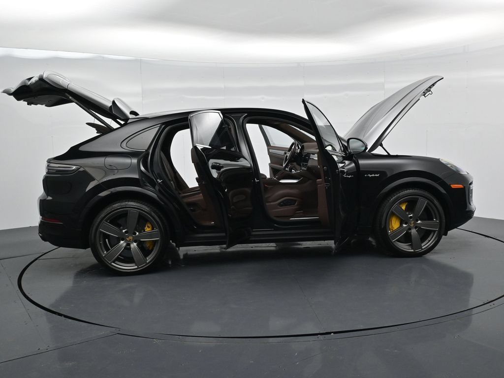 Certified 2023 Porsche Cayenne Turbo S AWD/4WD image 30