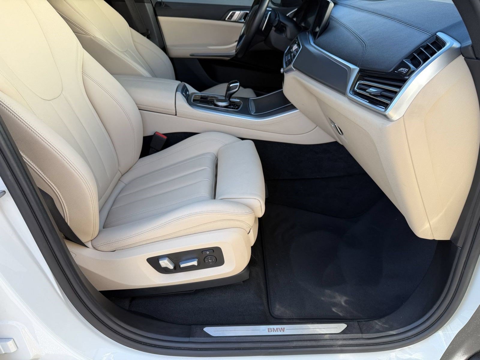 Used 2022 BMW X5 sDrive40i w/ Premium Package RWD image 24