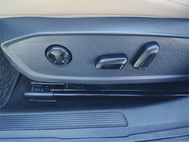 Used 2021 Volkswagen Jetta SE w/ SE Cold Weather Package image 16