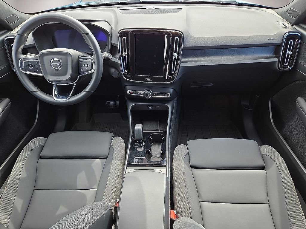 Used 2023 Volvo XC40 Recharge Core AWD/4WD image 17