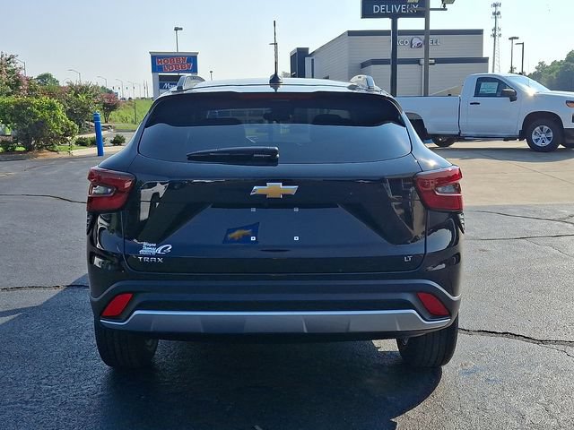 New 2026 Chevrolet Trax LT w/ LT Convenience Package FWD image 5