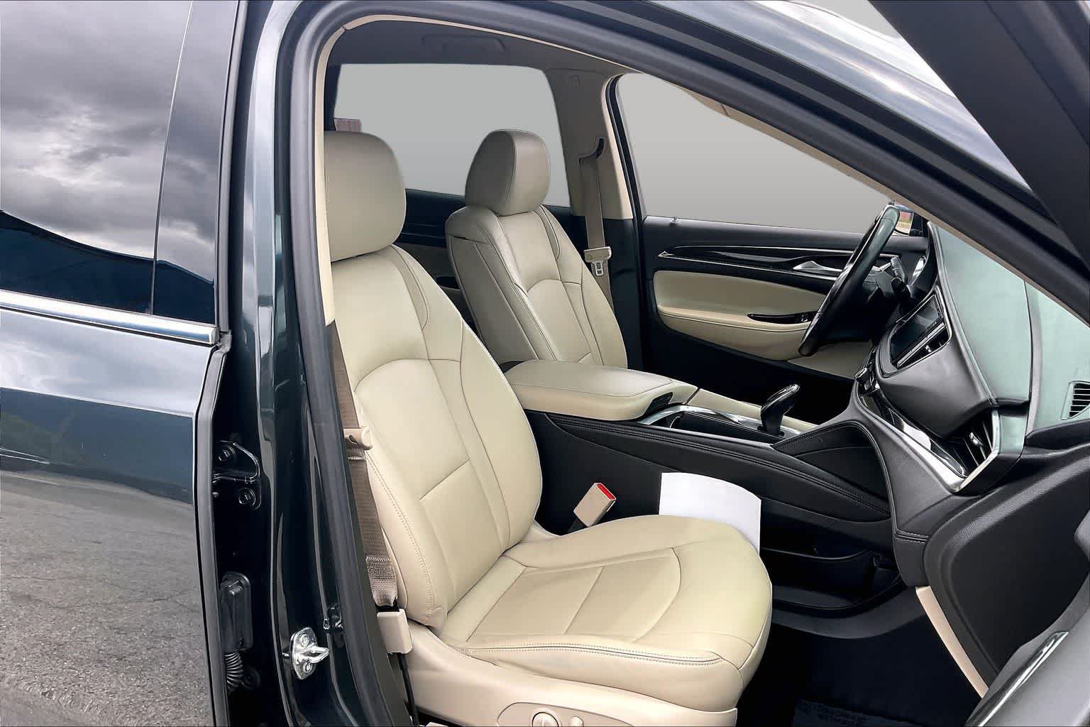 Used 2020 Buick Enclave Essence w/ Sound and Sites Package FWD image 8