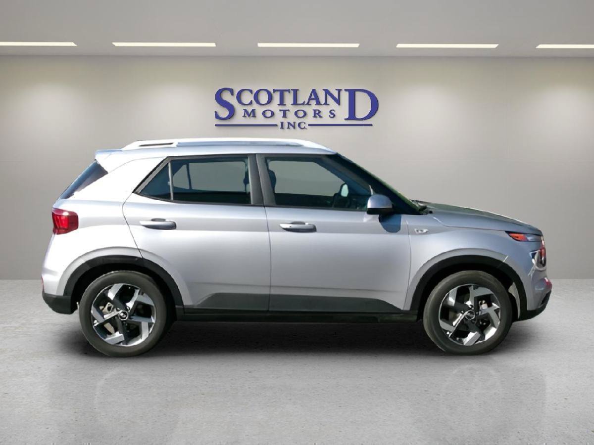 Used 2025 Hyundai Venue SEL FWD image 5