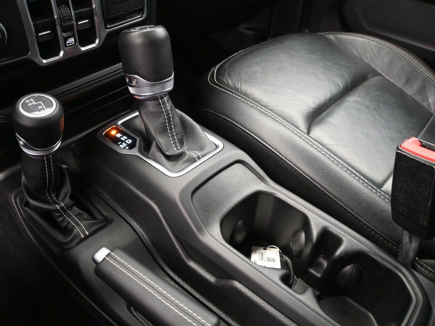 Used 2018 Jeep Wrangler Unlimited Sahara image 5