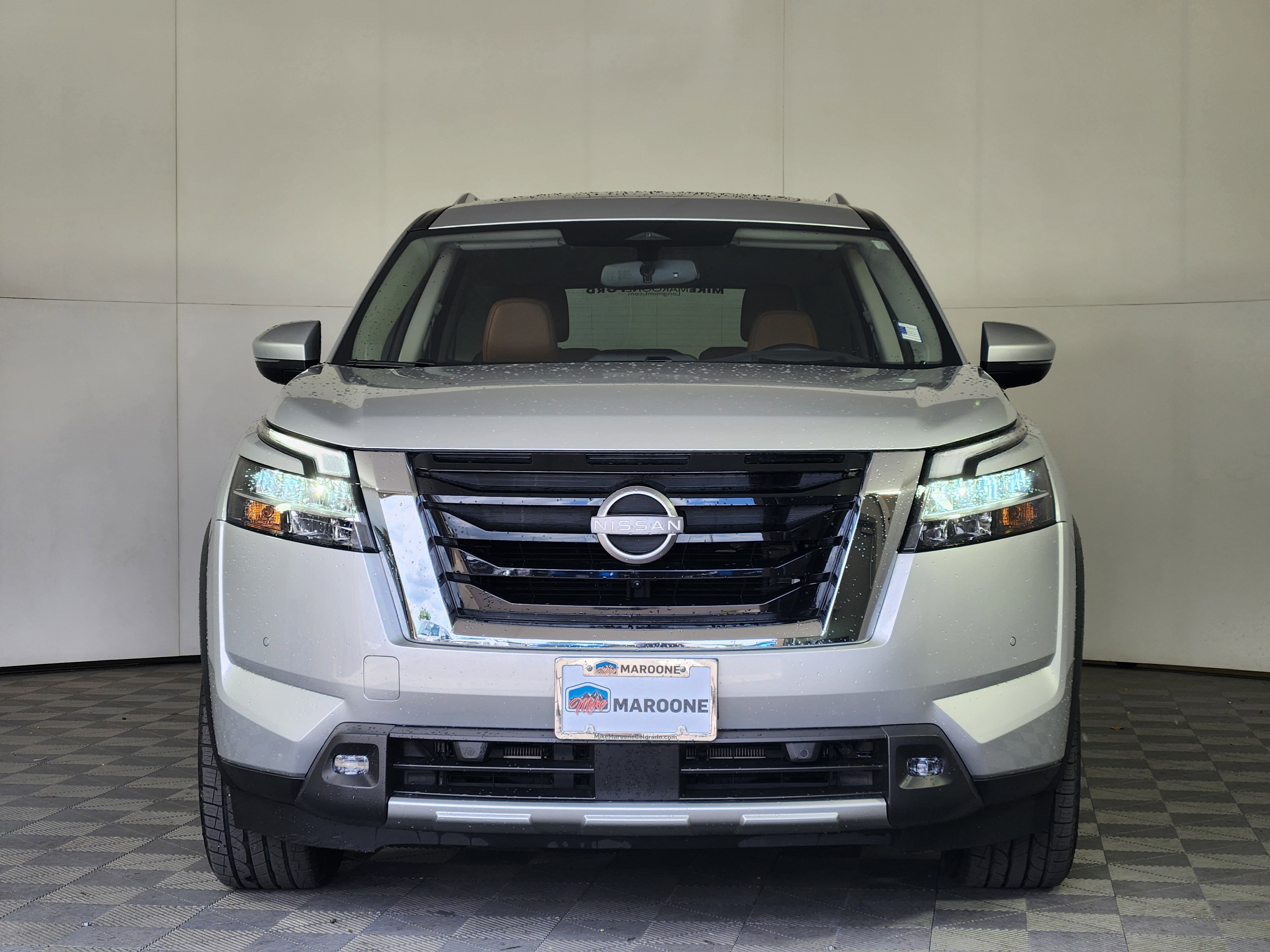 Used 2022 Nissan Pathfinder Platinum w/ Cargo Package AWD/4WD image 2