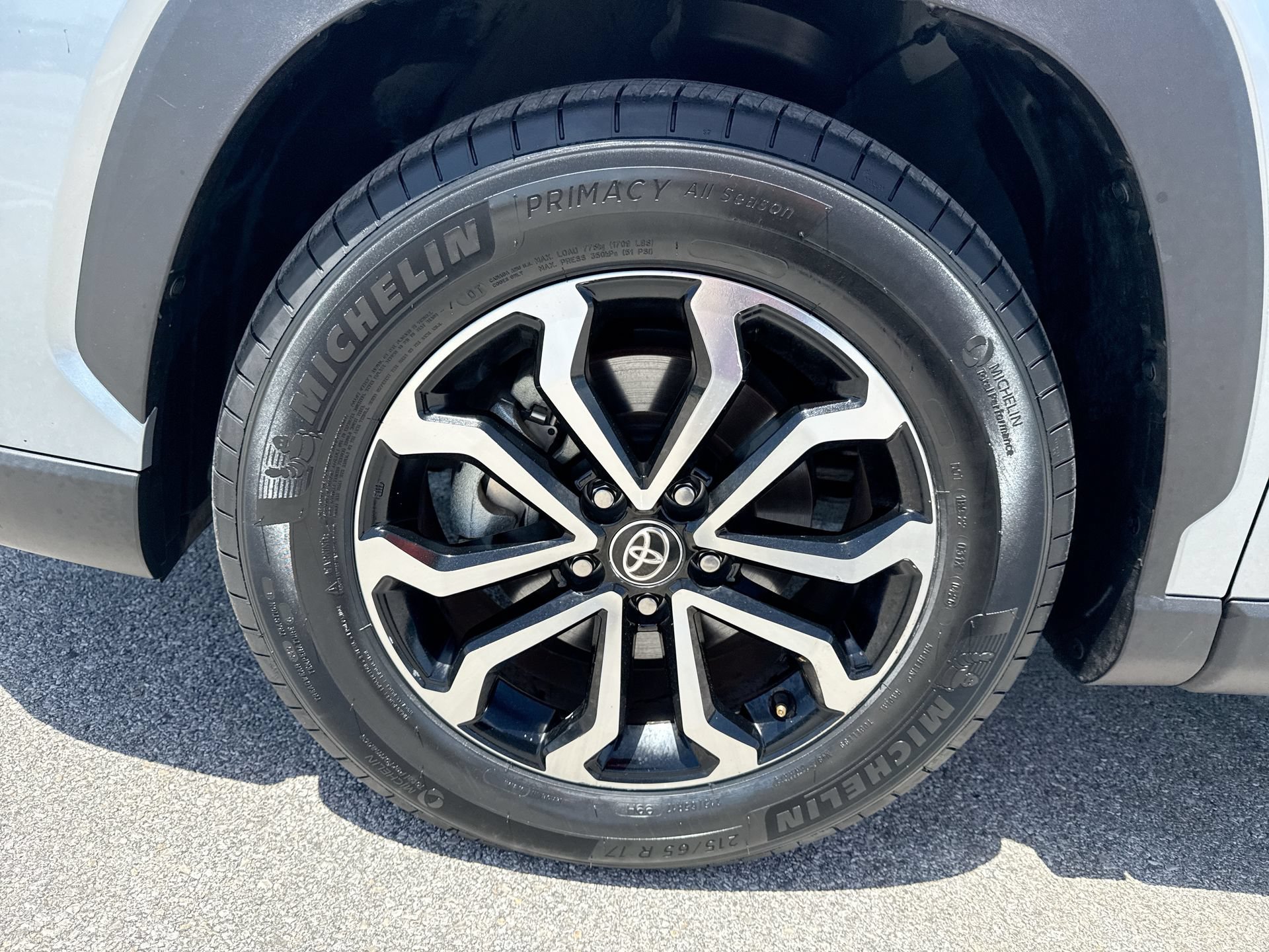 Used 2025 Toyota Corolla Cross AWD Hybrid image 18