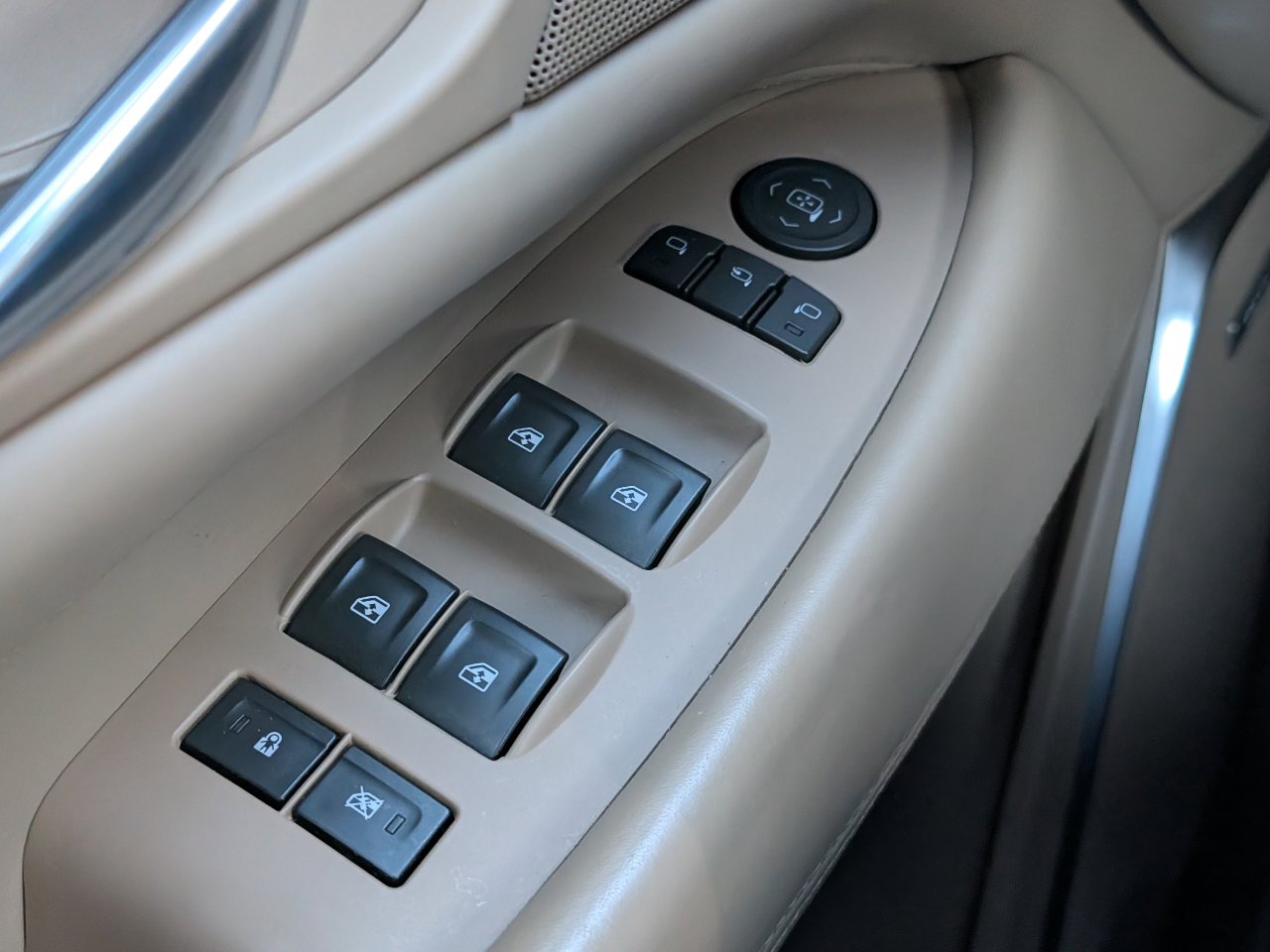 Used 2018 Cadillac Escalade Platinum image 13