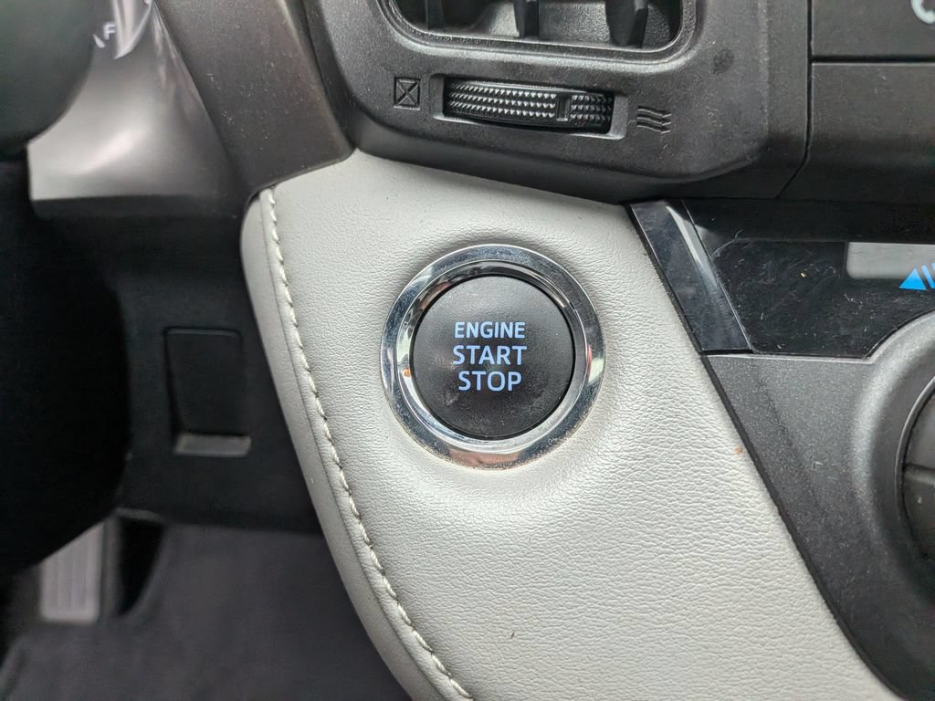 Used 2018 Toyota RAV4 XLE FWD image 7
