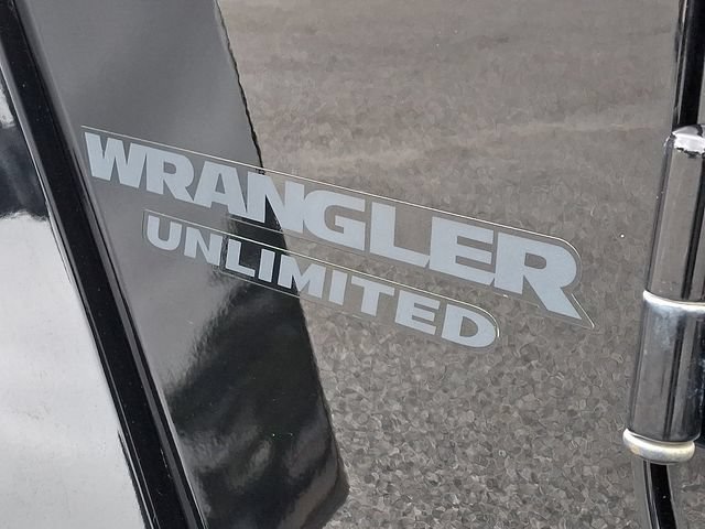 Used 2017 Jeep Wrangler Unlimited Sahara AWD/4WD image 27