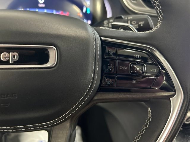 Used 2023 Jeep Grand Cherokee Overland w/ Luxury Tech Group IV AWD/4WD image 26