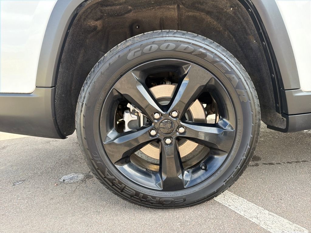 Used 2023 Jeep Grand Cherokee L Laredo image 38