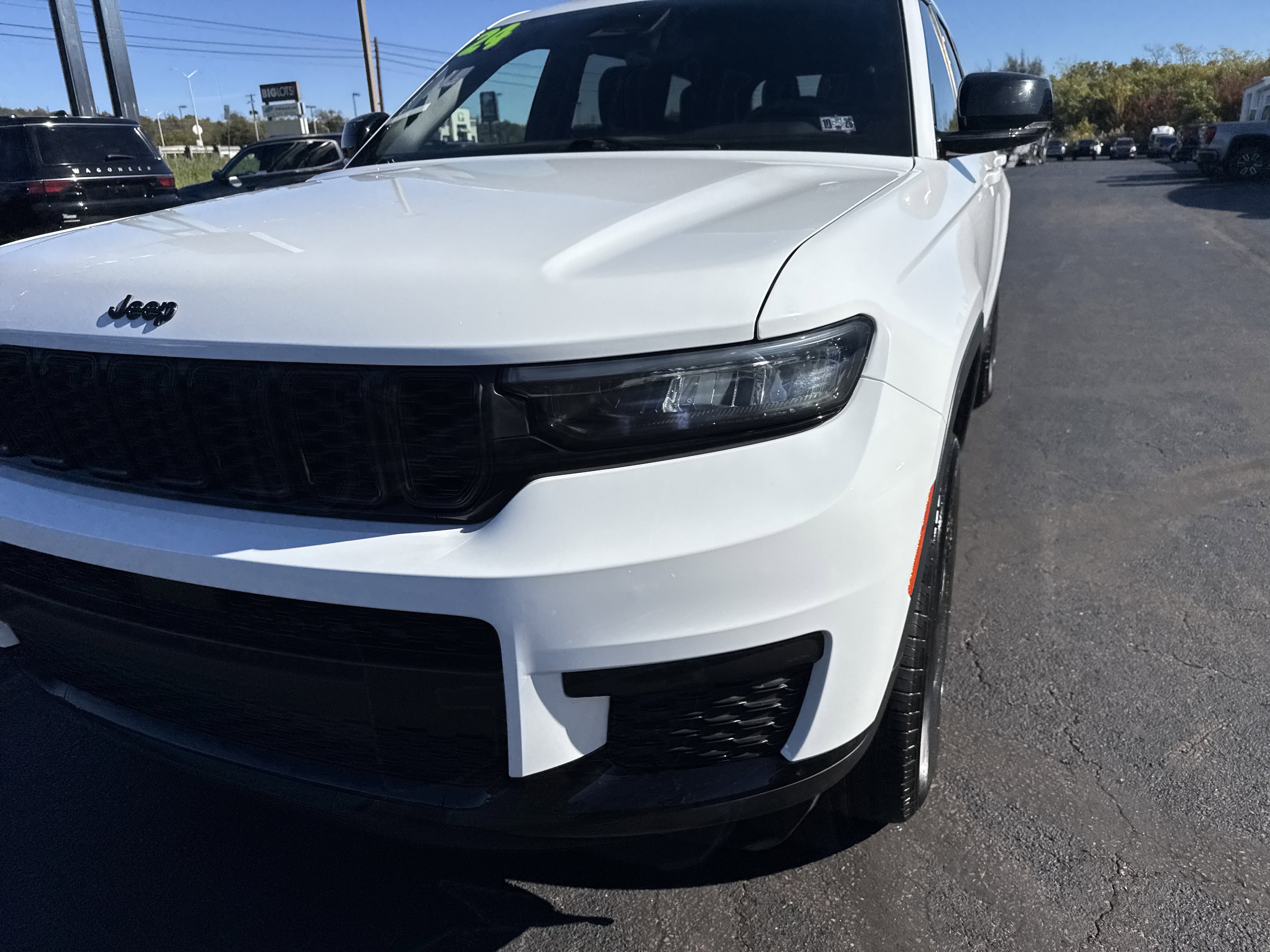 Used 2024 Jeep Grand Cherokee L Laredo image 10