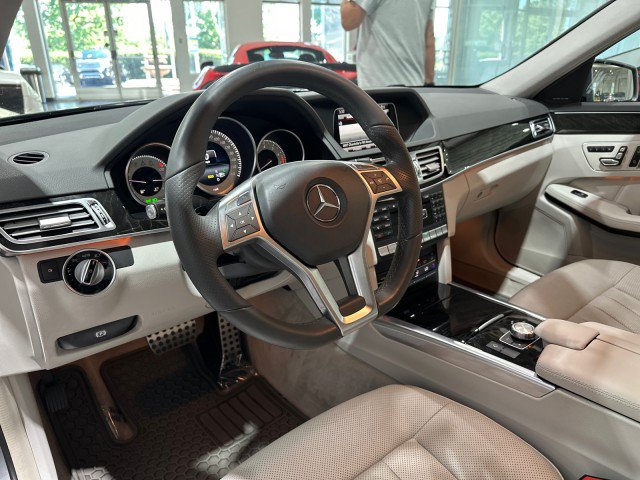 Used 2014 Mercedes-Benz E 550 4MATIC Sedan w/ Premium 1 Package image 3