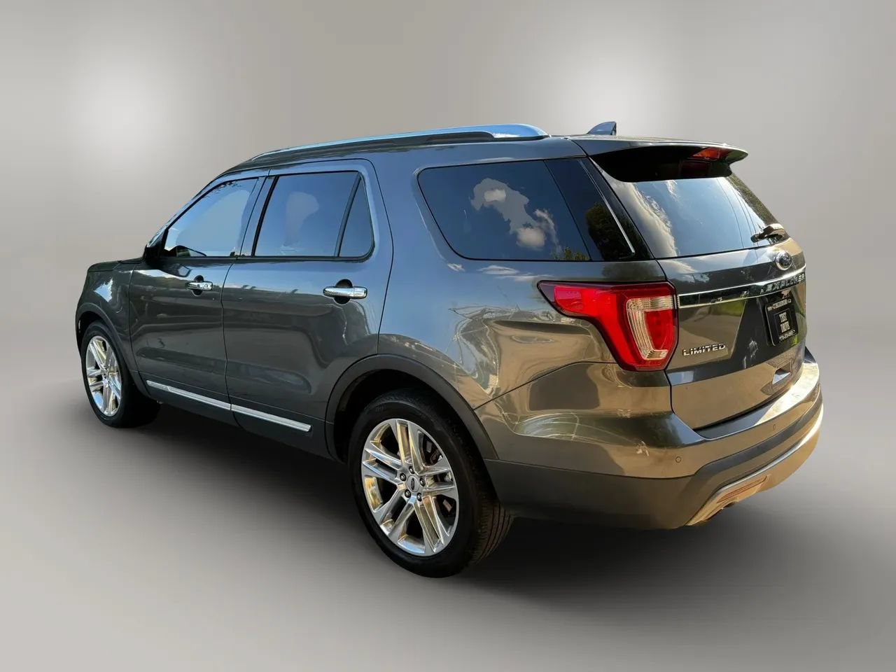 Used 2016 Ford Explorer Limited FWD image 9