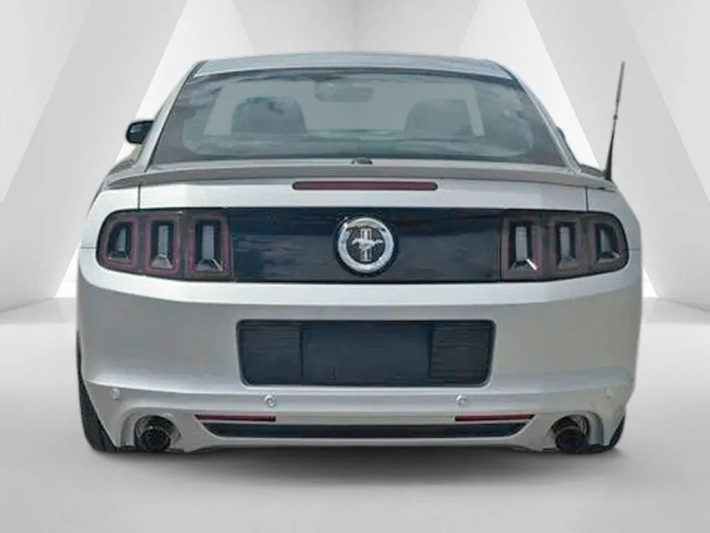 Used 2013 Ford Mustang Premium RWD image 6
