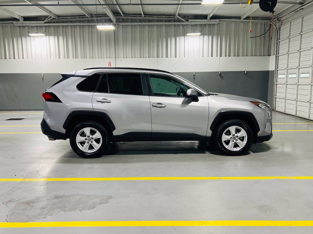 Used 2021 Toyota RAV4 XLE w/ Convenience Package FWD image 18