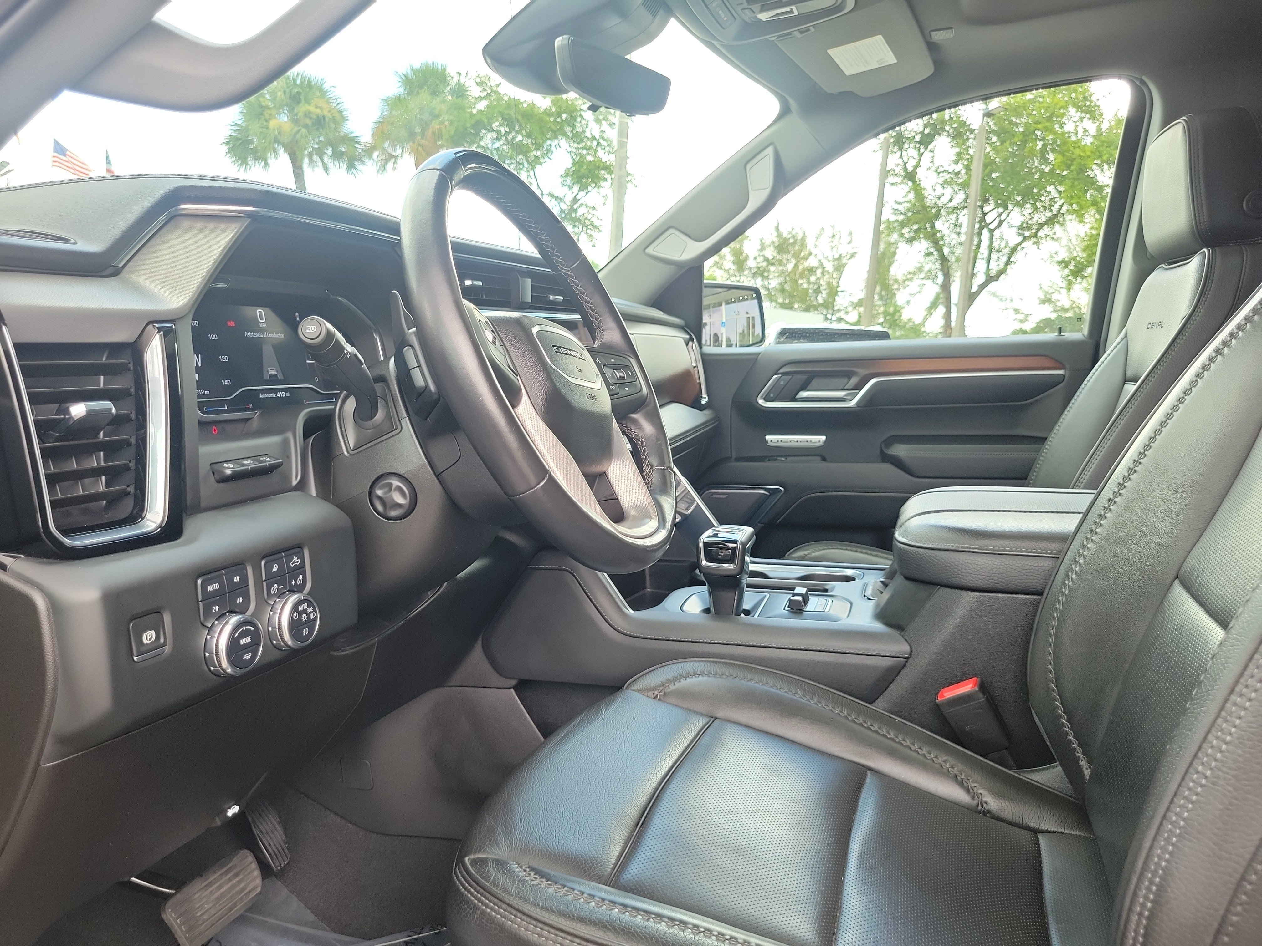 Used 2024 GMC Sierra 1500 Denali AWD/4WD image 9