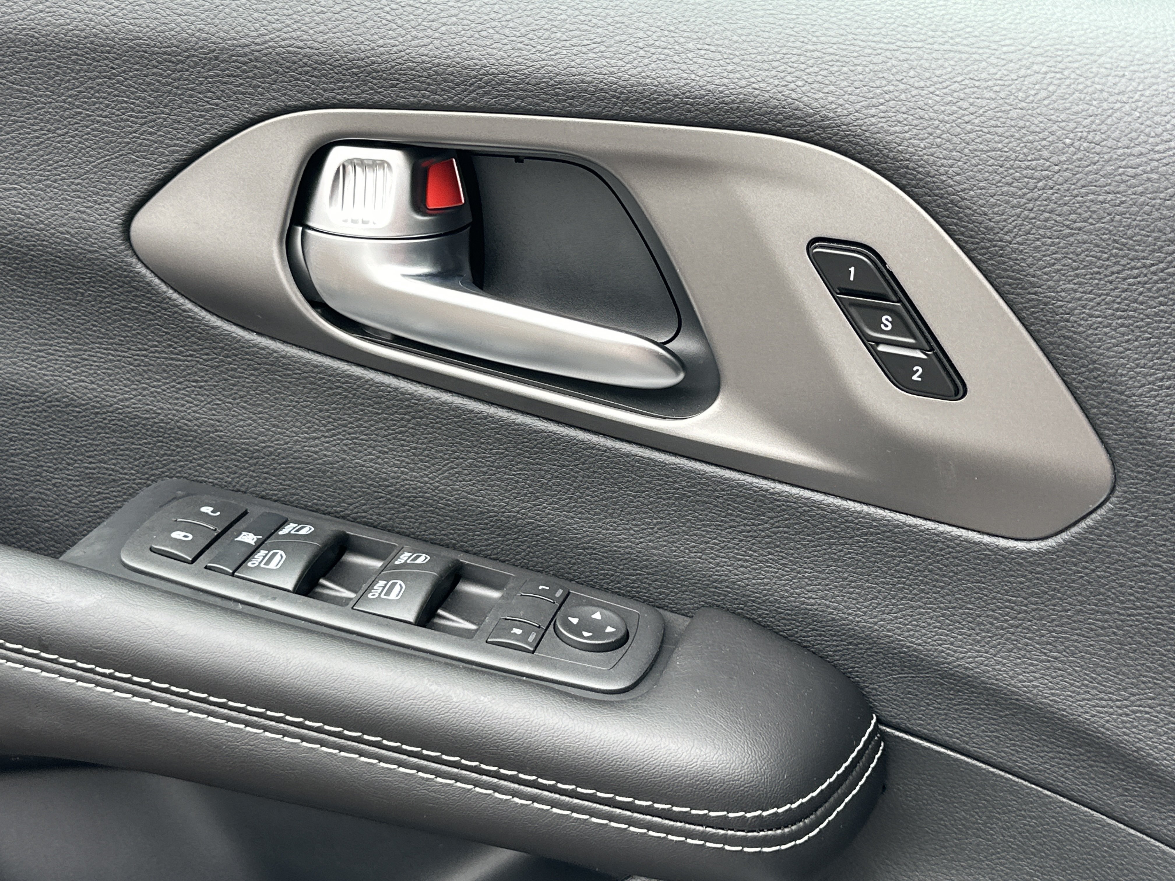 New 2027 Chrysler Pacifica Select AWD/4WD image 12