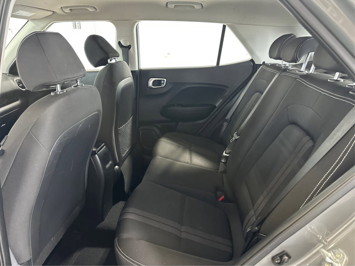 Used 2021 Hyundai Venue SEL FWD image 10