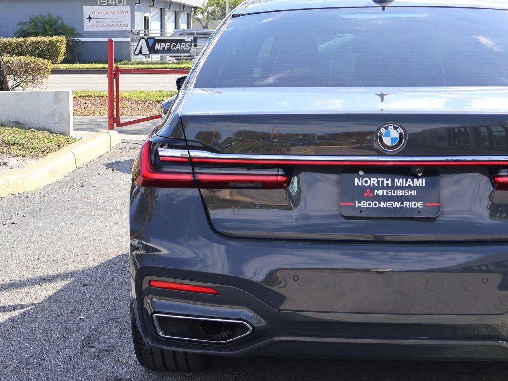 Used 2022 BMW 740i w/ M Sport Package image 18